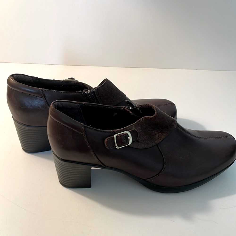 Clark’s Women’s Mid Boot Size 10
